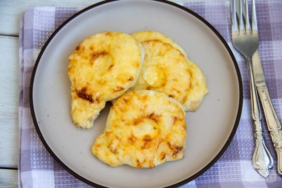 Отбивные из курицы с ананасами и сыром в духовке – фото приготовления рецепта, шаг 6