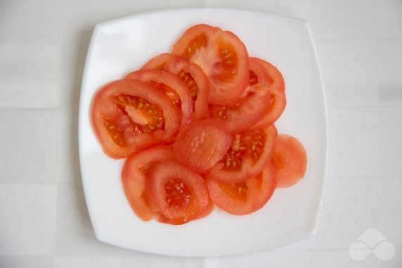 Отбивные из индейки с помидорами и сыром в духовке – фото приготовления рецепта, шаг 4