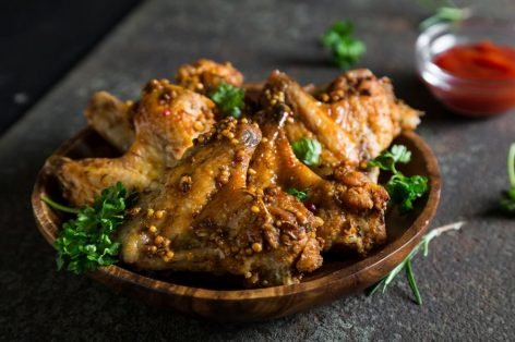 Куриные крылышки с дижонской горчицей, медом и специями в духовке