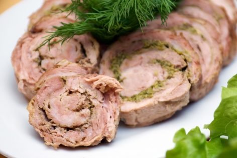 Готовим гуляш из свинины с подливкой и сочными свиными отбивными на гриле в домашних условиях — 10 вкусных пошаговых рецептов