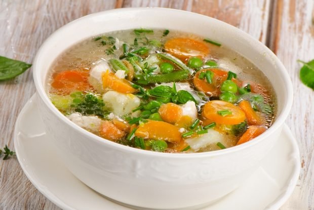 Овощной суп с фасолью на курином бульоне