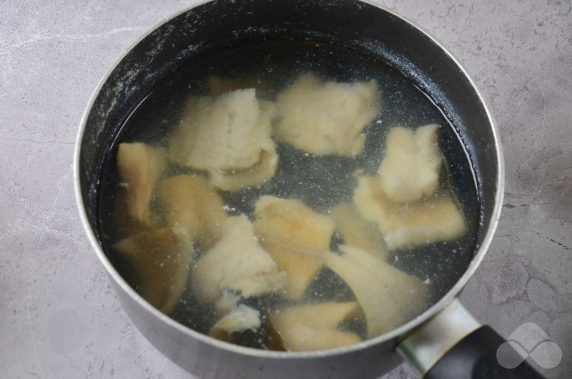 Рыбный суп с вермишелью – фото приготовления рецепта, шаг 2