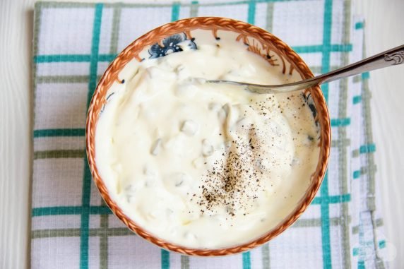 Соус Тартар с каперсами и солеными огурцами – фото приготовления рецепта, шаг 3