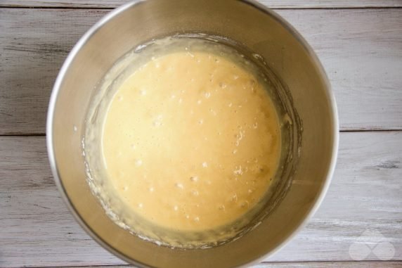 Бисквитный торт со сгущенкой – фото приготовления рецепта, шаг 3