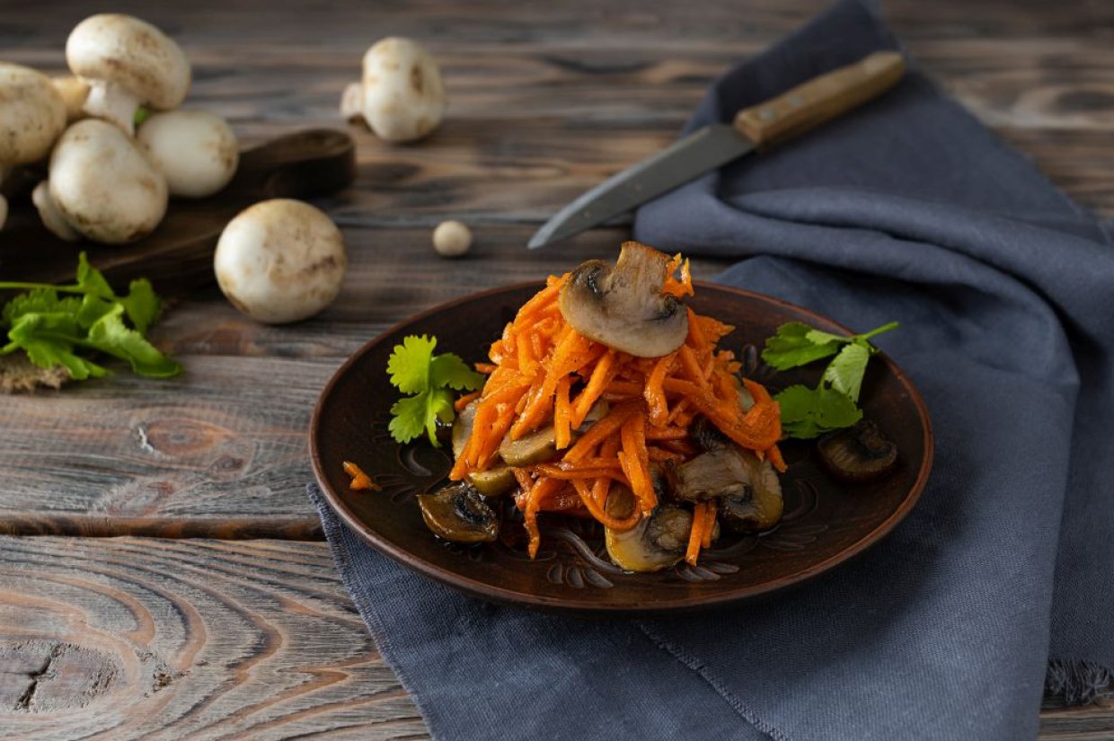 Закуска Маринованные шампиньоны с морковью по-корейски - пошаговый рецепт с фото на Готовим дома