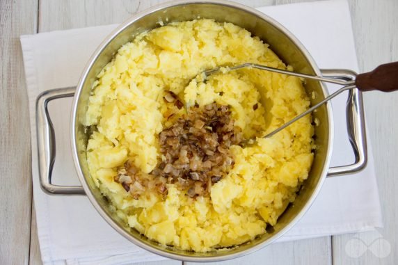 Драники из вареной картошки – фото приготовления рецепта, шаг 2