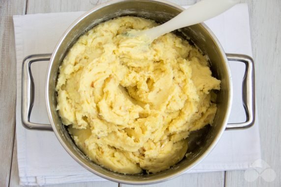 Драники из вареной картошки – фото приготовления рецепта, шаг 3