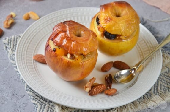 Запеченные яблоки с сухофруктами – фото приготовления рецепта, шаг 4
