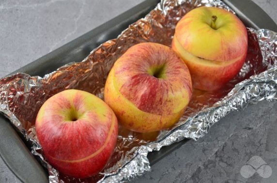 Запеченные яблоки с изюмом и корицей – фото приготовления рецепта, шаг 4