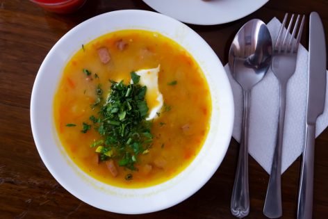 Гороховый суп с колбасой в мультиварке