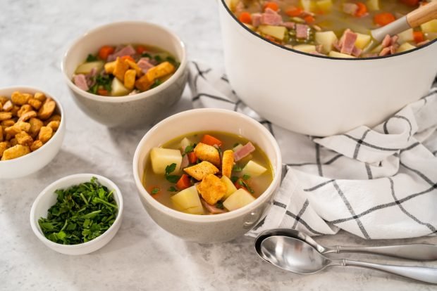 Гороховый суп с картофелем и овощами