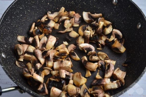 Паста с грибами и сливками – фото приготовления рецепта, шаг 2
