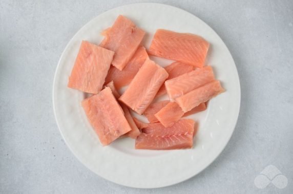 Пирожки с лососем и картошкой – фото приготовления рецепта, шаг 1