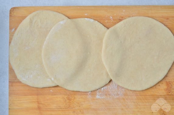 Пирожки с лососем и картошкой – фото приготовления рецепта, шаг 3