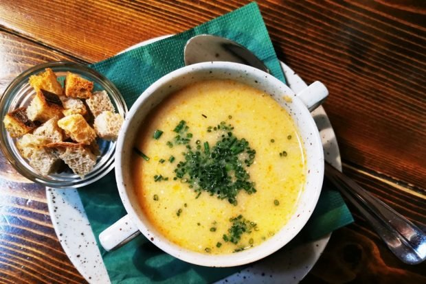 Гороховый суп с сыром в мультиварке
