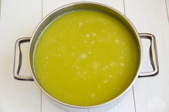 Гороховый суп с молодым горохом и зеленью – фото приготовления рецепта, шаг 3