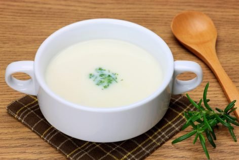Молочный суп с гречкой и розмарином