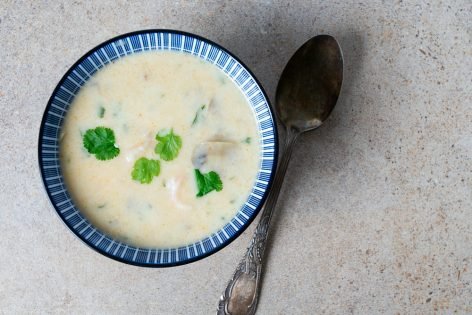 Молочный суп с креветками и шампиньонами