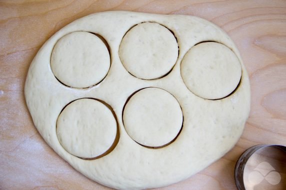 Сладкие пончики без яиц – фото приготовления рецепта, шаг 4