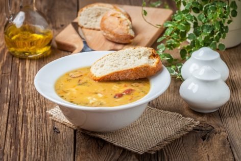 Гороховый суп с охотничьими колбасками в мультиварке