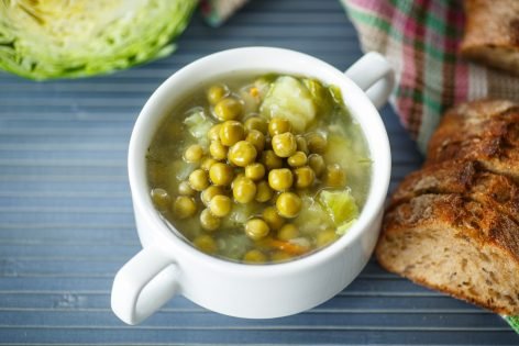 Гороховый суп с молодой капустой