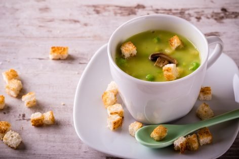 Гороховый суп с жареными шампиньонами