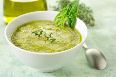 Гороховый суп со шпинатом