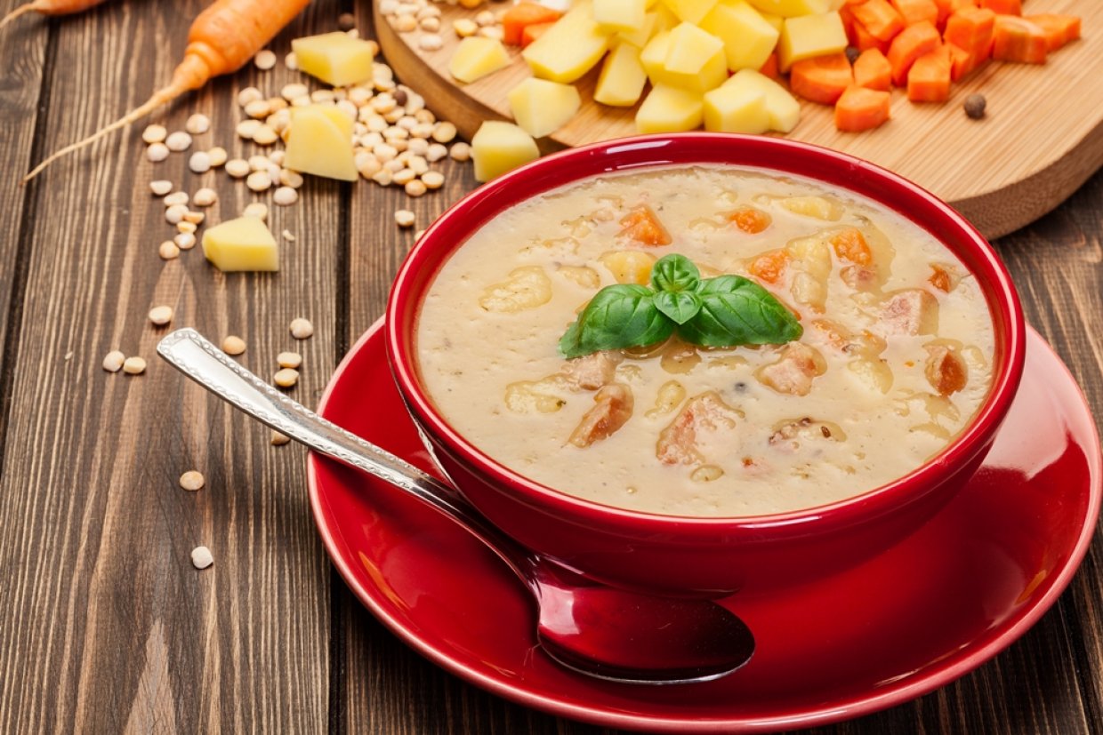 Гороховый суп с ветчиной и колбасой