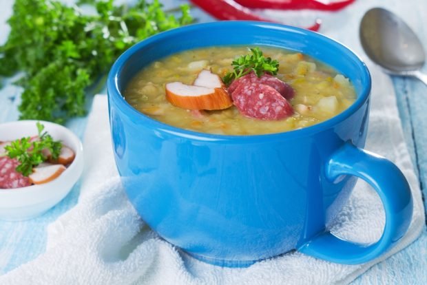 Гороховый суп с колбасой и копченостями в мультиварке