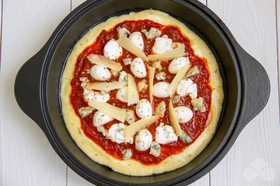Сырная пицца на сковороде – фото приготовления рецепта, шаг 3