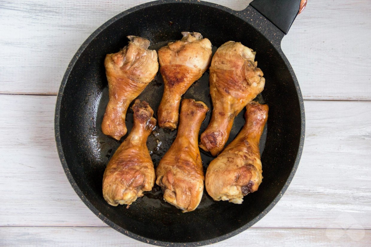 Куриные ножки в соевом соусе с чесноком на сковороде. Простой и вкусный рецепт с фото