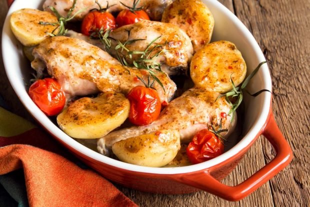 Куриные ножки с картофелем и помидорами в духовке