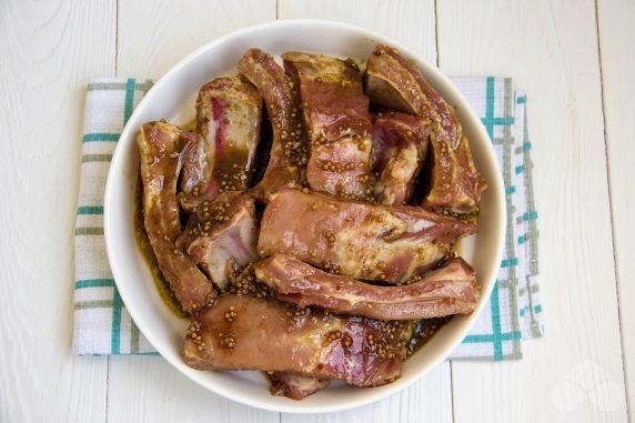 Свиные ребрышки с картошкой в духовке в фольге – фото приготовления рецепта, шаг 2