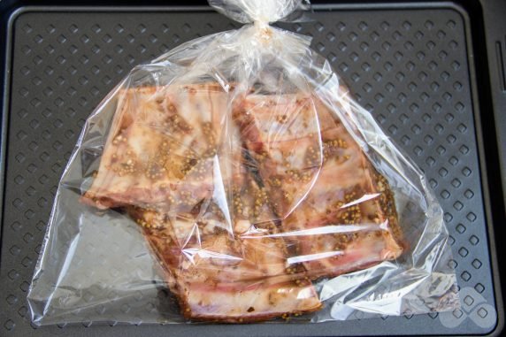 Свиные ребрышки в духовке в рукаве – фото приготовления рецепта, шаг 3