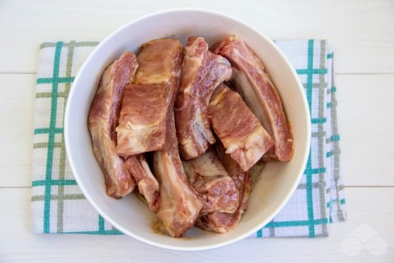 Свиные ребрышки с соевым соусом, горчицей и медом – фото приготовления рецепта, шаг 2
