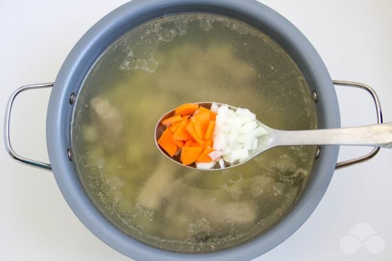 Суп из свиных ребрышек с картошкой – фото приготовления рецепта, шаг 3