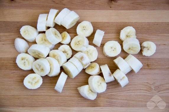 Шарлотка с бананами – фото приготовления рецепта, шаг 3