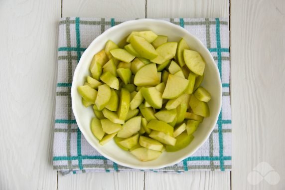 Шарлотка с яблоками без сахара – фото приготовления рецепта, шаг 5