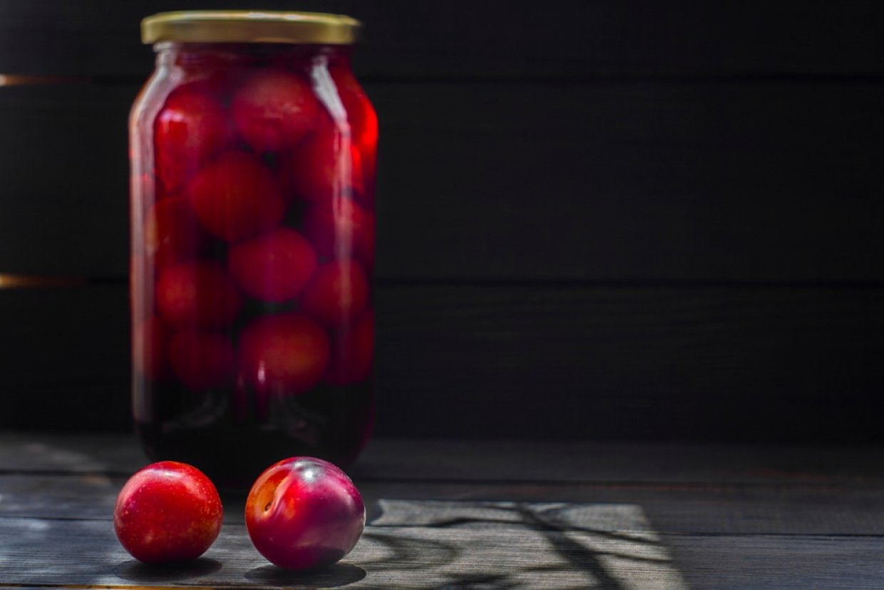 Canned cherry plum for the winter