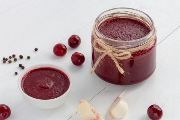 Cherry sauce for meat for the winter