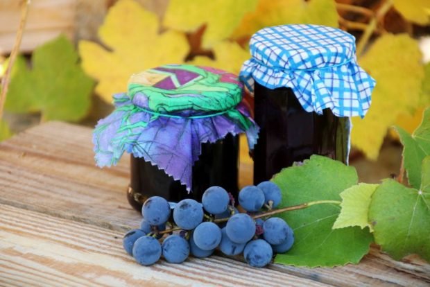Jelly from grapes without sterilization