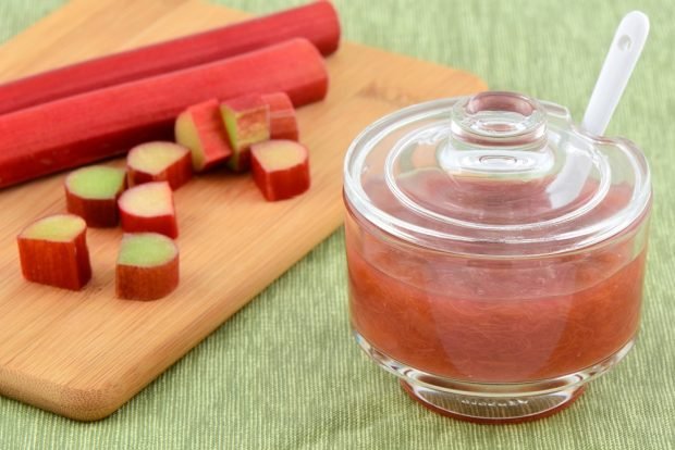 Rhubarb jam with apples
