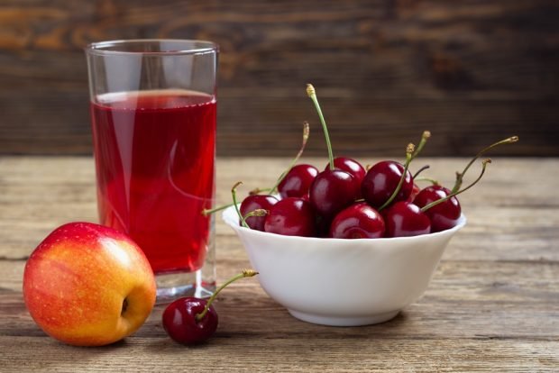 Apple-cherry juice for the winter