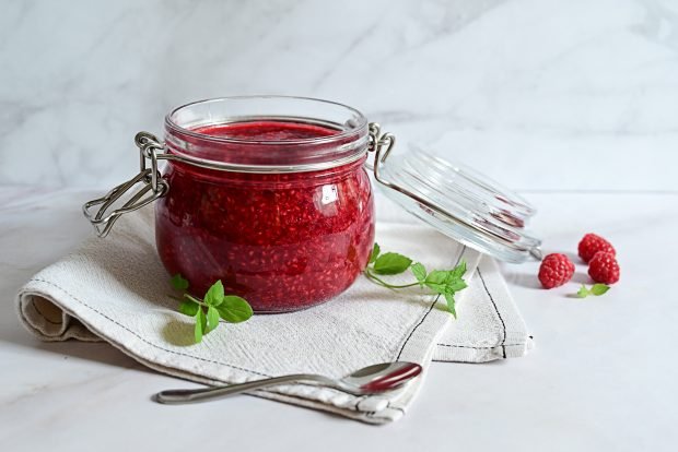 Raspberries with sugar for the winter without cooking