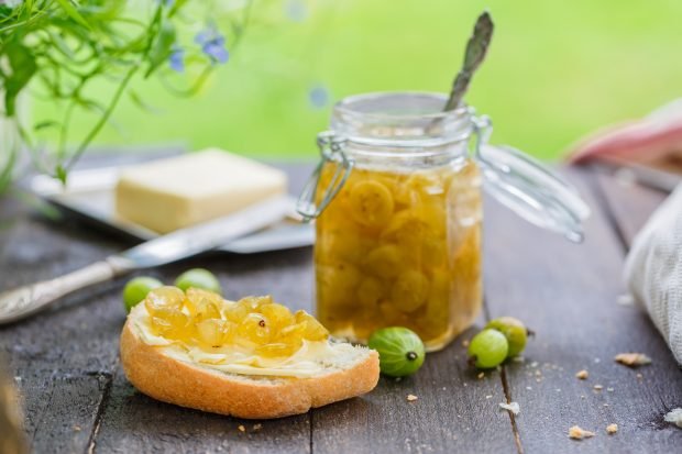 Thick five-minute gooseberry jam