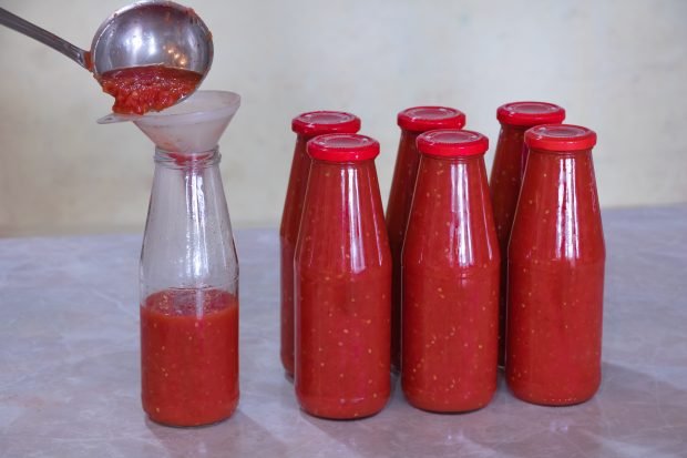 Tomato juice with pulp for the winter