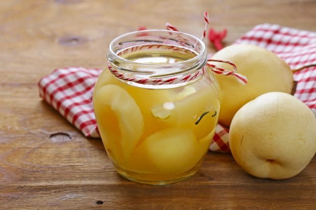 Pears in syrup for the winter