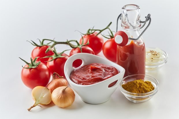 Homemade tomato ketchup for the winter through a meat grinder