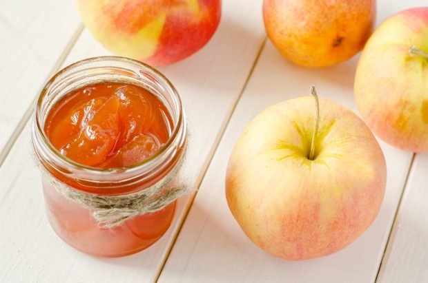 Clear apple jam