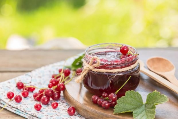 Pitted red currant jelly five minutes